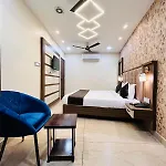 Monga Dreams - Top Rated Property Just 5 Min Walk From Goldem Temple