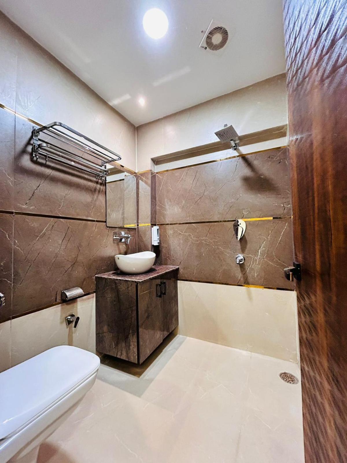 Monga Dreams - Rated Just 5 Min Walk From Goldem Temple Hotel